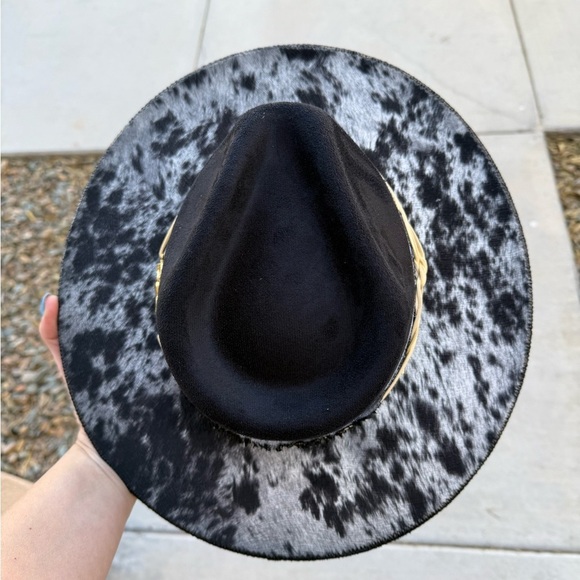 Black peppered cowhide rancher style wide brim cowboy hat